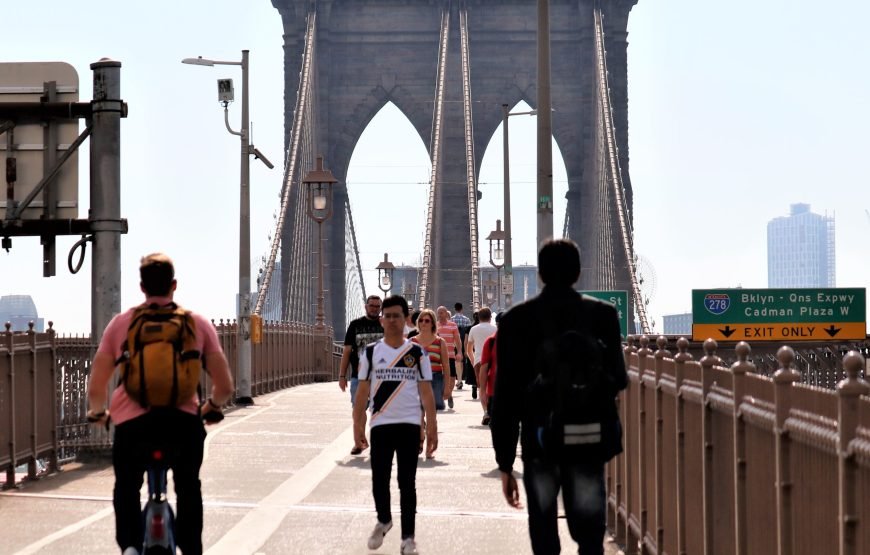 Brooklyn Bridge & DUMBO Neighborhood Tour